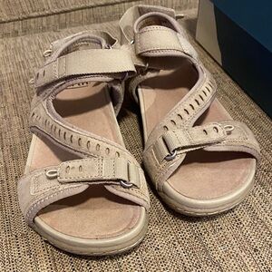 Earth Women's Taupe Sandals